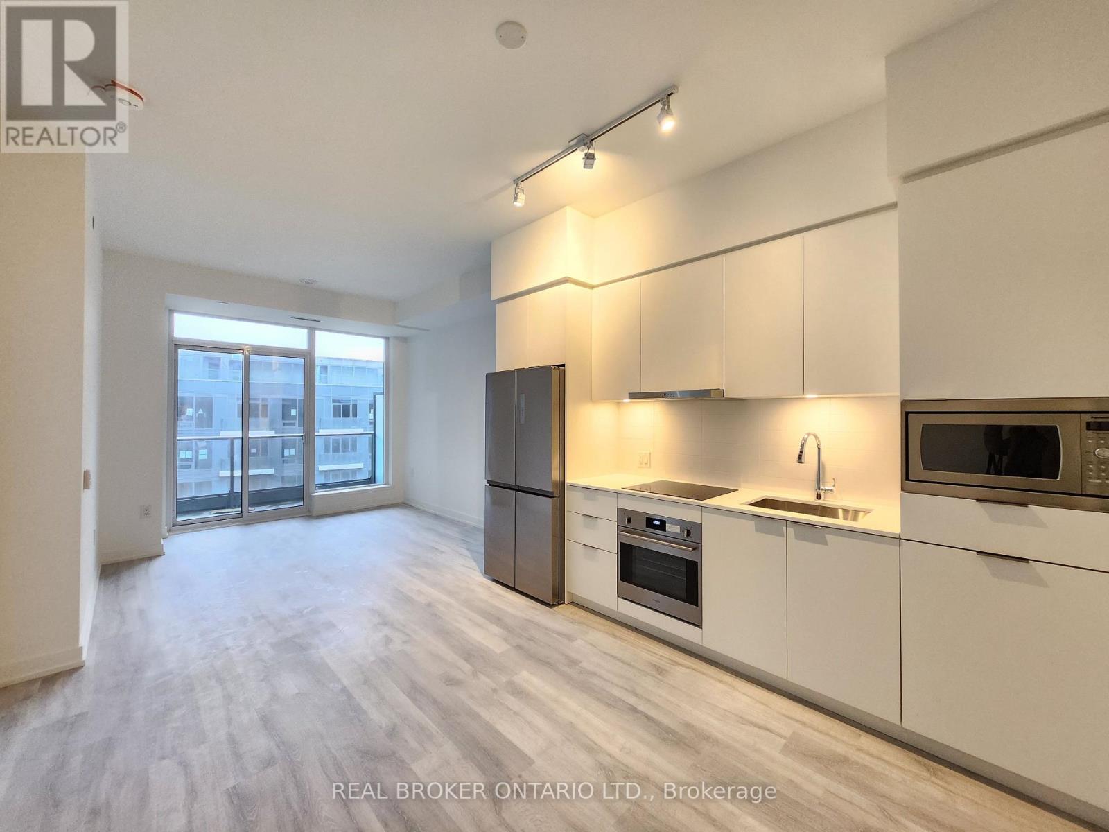N625 - 7 GOLDEN LION HEIGHTS, Toronto, Ontario