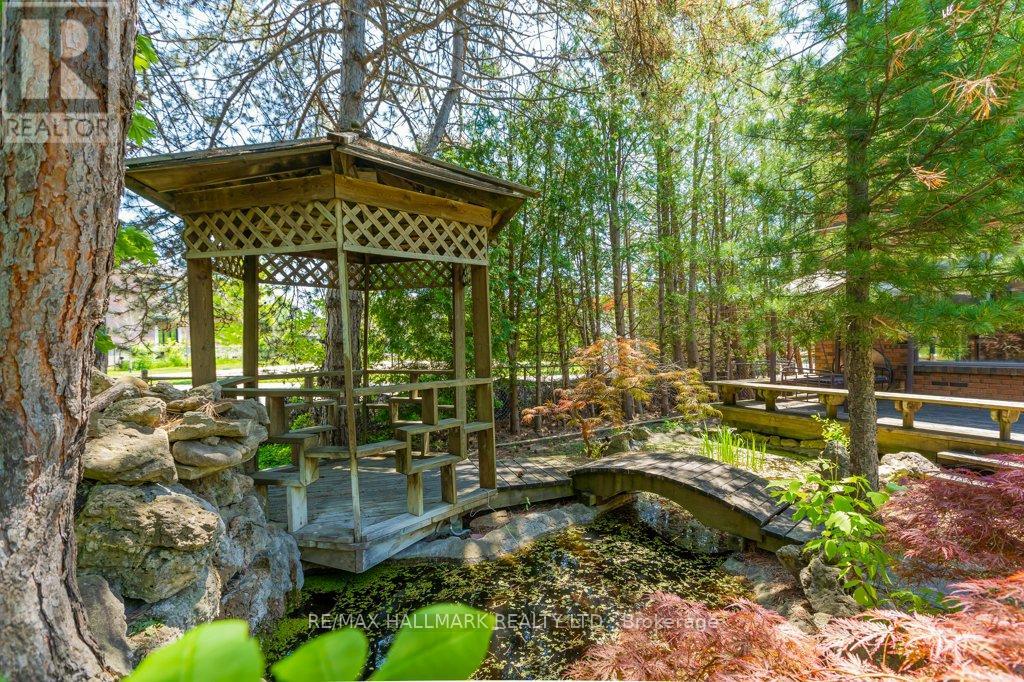 13 Ballyconnor Court, Toronto, Ontario  M2M 4C5 - Photo 4 - C13236036
