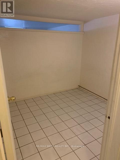 Lower - 730 Logan Avenue, Toronto, Ontario  M4K 3C6 - Photo 6 - E13235824