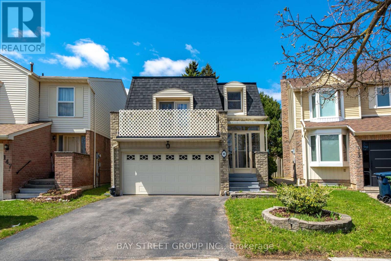 <div class="slider-price">$1,228,000</div><p>145 Sandyhook Square, Toronto, Ontario</p>