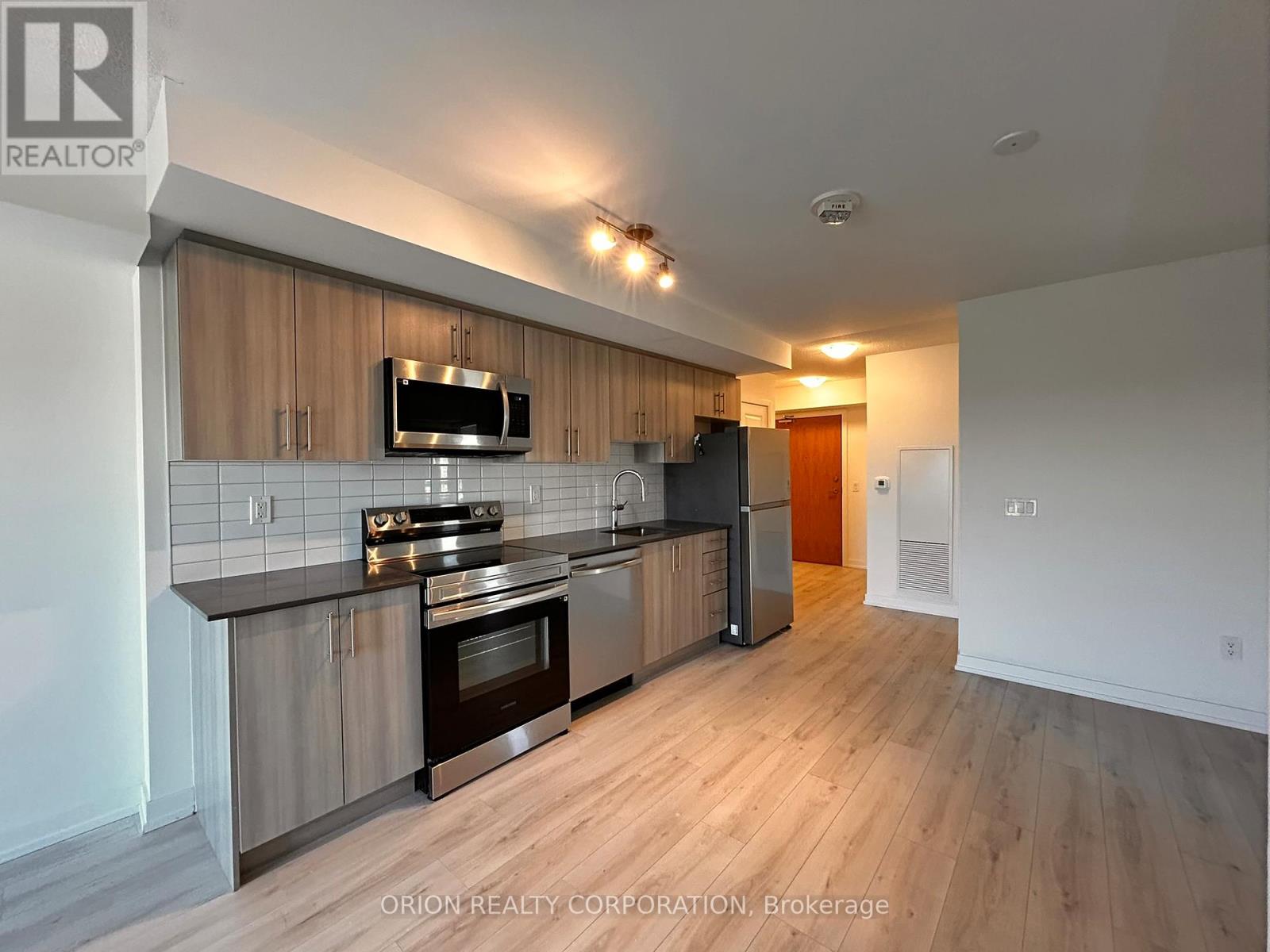 904 - 1435 Celebration Drive, Pickering, Ontario  L1W 0C4 - Photo 2 - E13236070