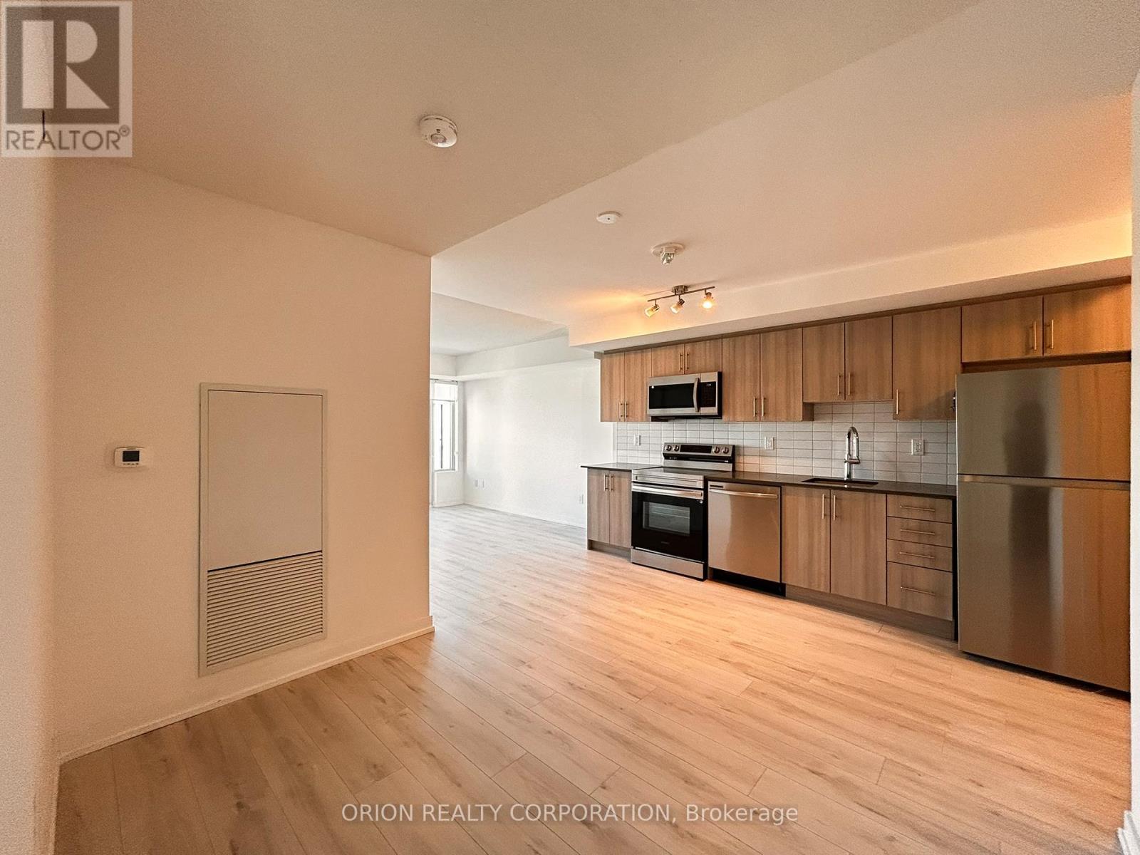 904 - 1435 Celebration Drive, Pickering, Ontario  L1W 0C4 - Photo 3 - E13236070