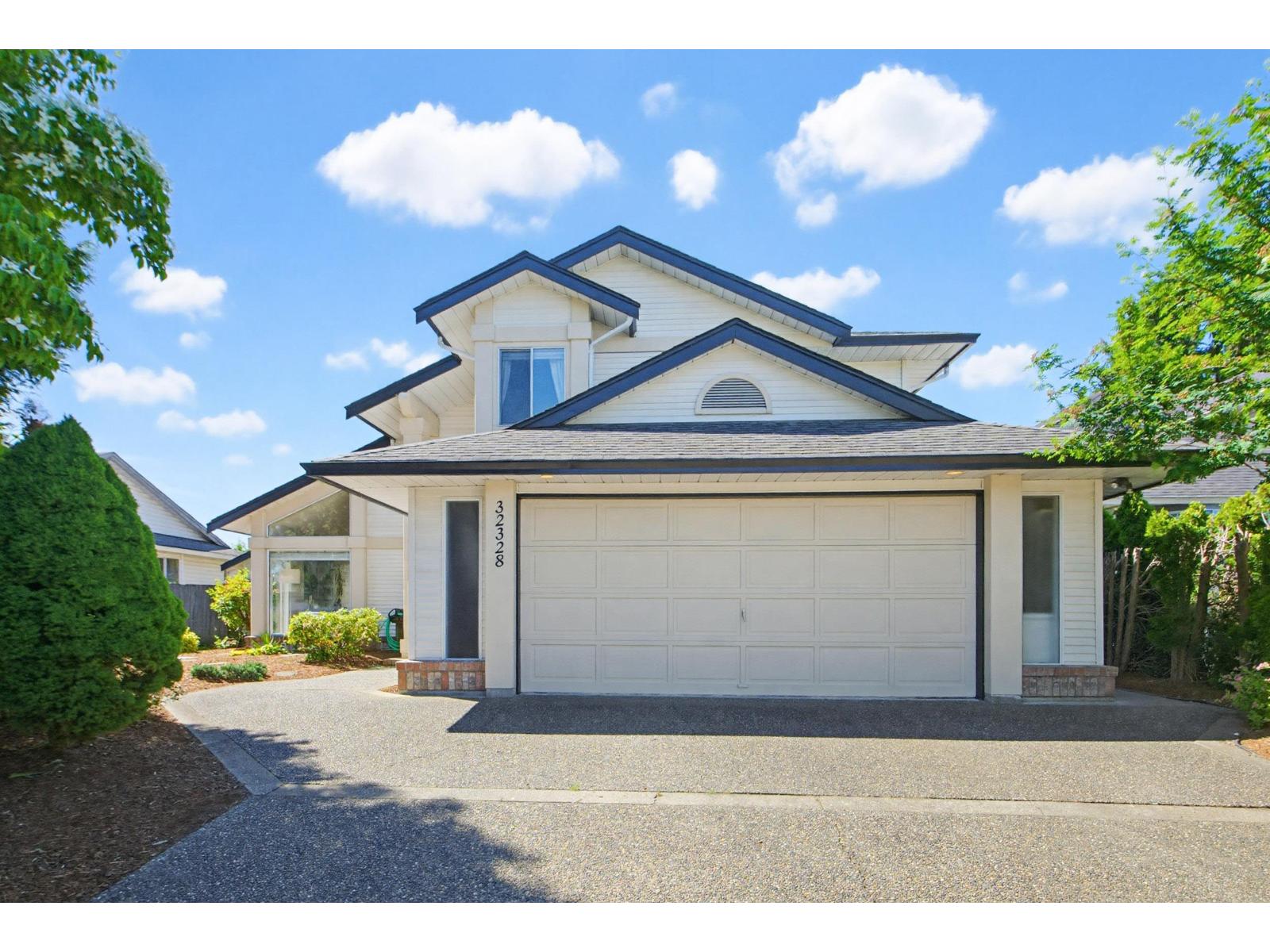 32328 Slocan Drive, Abbotsford, British Columbia  V2T 5C9 - Photo 2 - R3130443