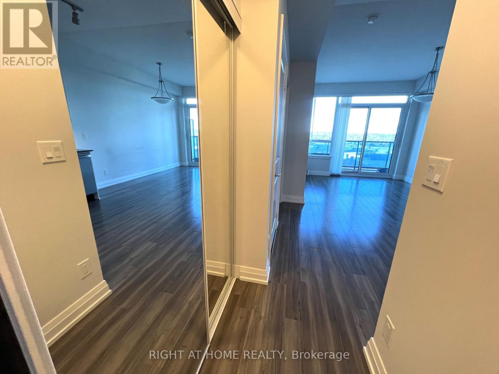 705 - 7165 Yonge Street, Markham, Ontario  L3T 0C9 - Photo 3 - N13235782