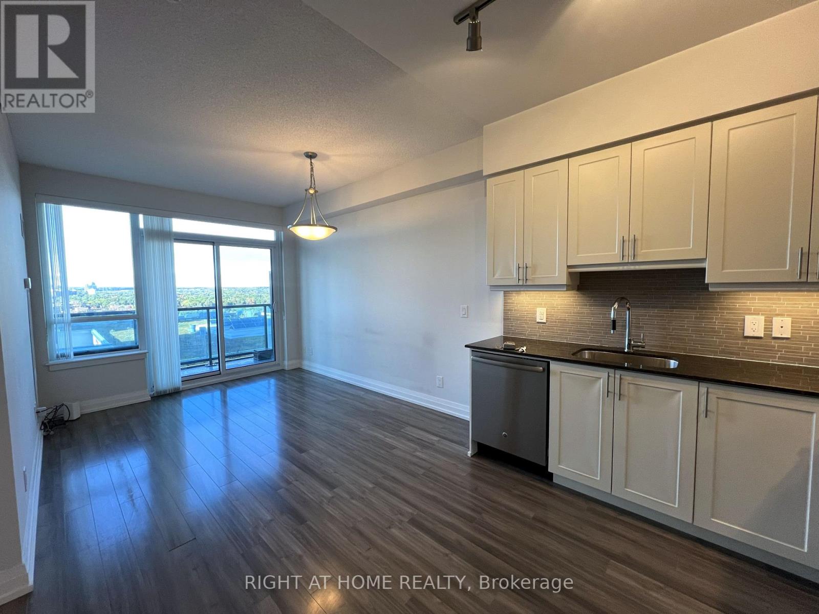 705 - 7165 Yonge Street, Markham, Ontario  L3T 0C9 - Photo 4 - N13235782