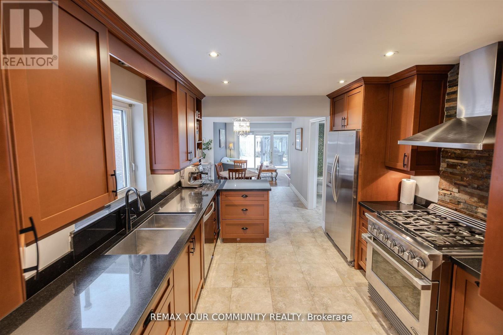 2 Kirkland Court, Richmond Hill, Ontario  L4C 9J1 - Photo 22 - N13236058