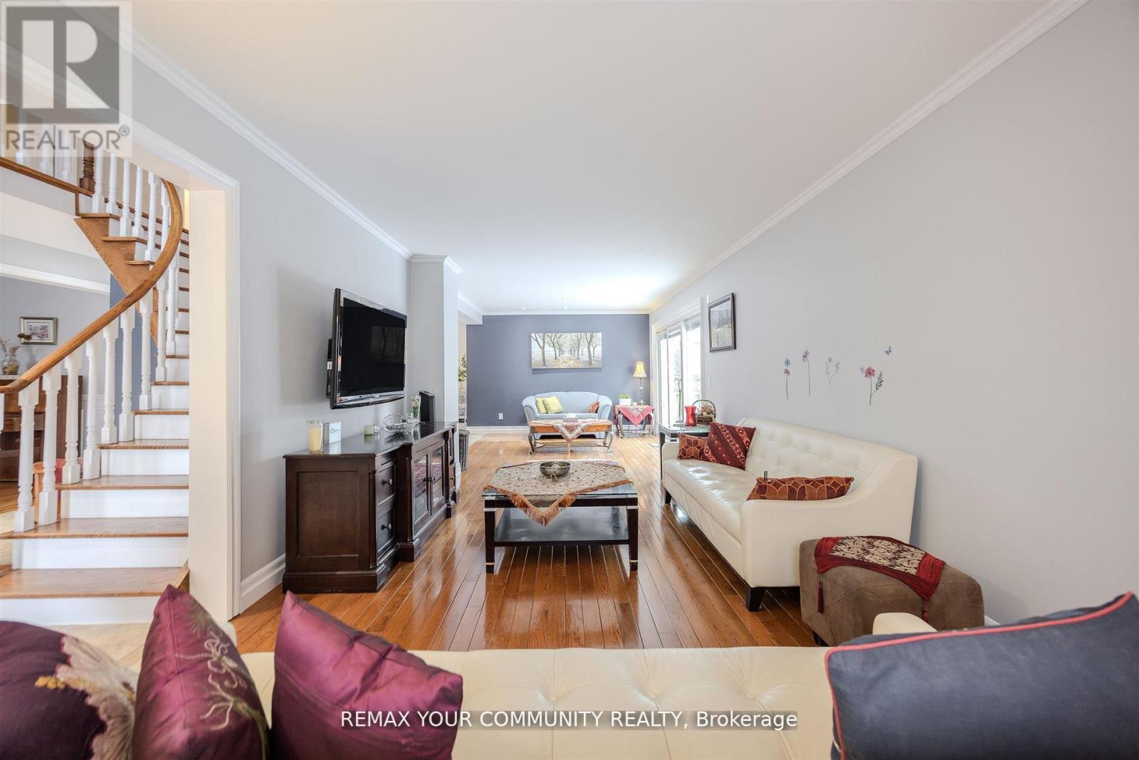 2 Kirkland Court, Richmond Hill, Ontario  L4C 9J1 - Photo 7 - N13236058