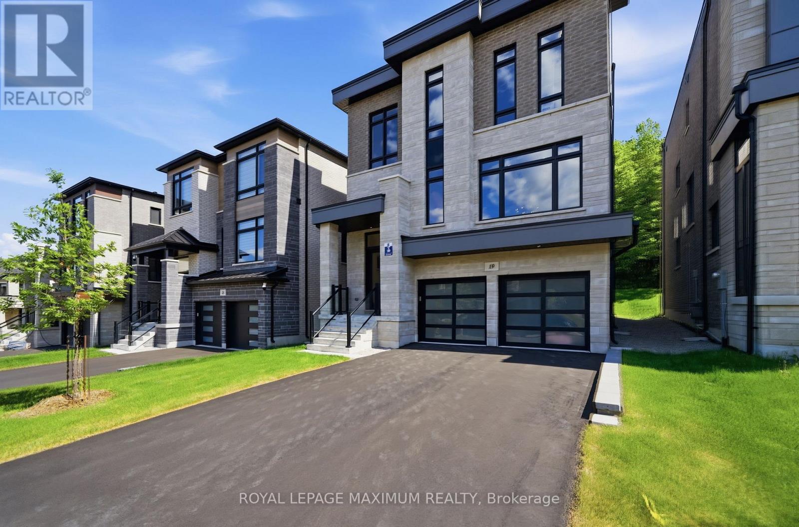 19 Donsgrove Court, Vaughan, Ontario  L4J 9A1 - Photo 2 - N13236072