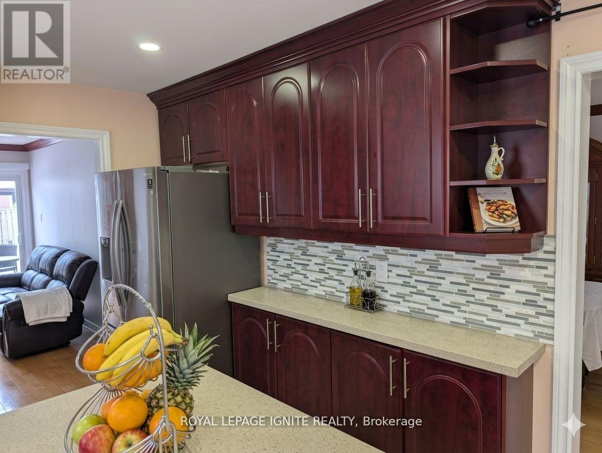 98 Chloe Crescent N, Markham, Ontario  L3S 2H7 - Photo 4 - N13236128