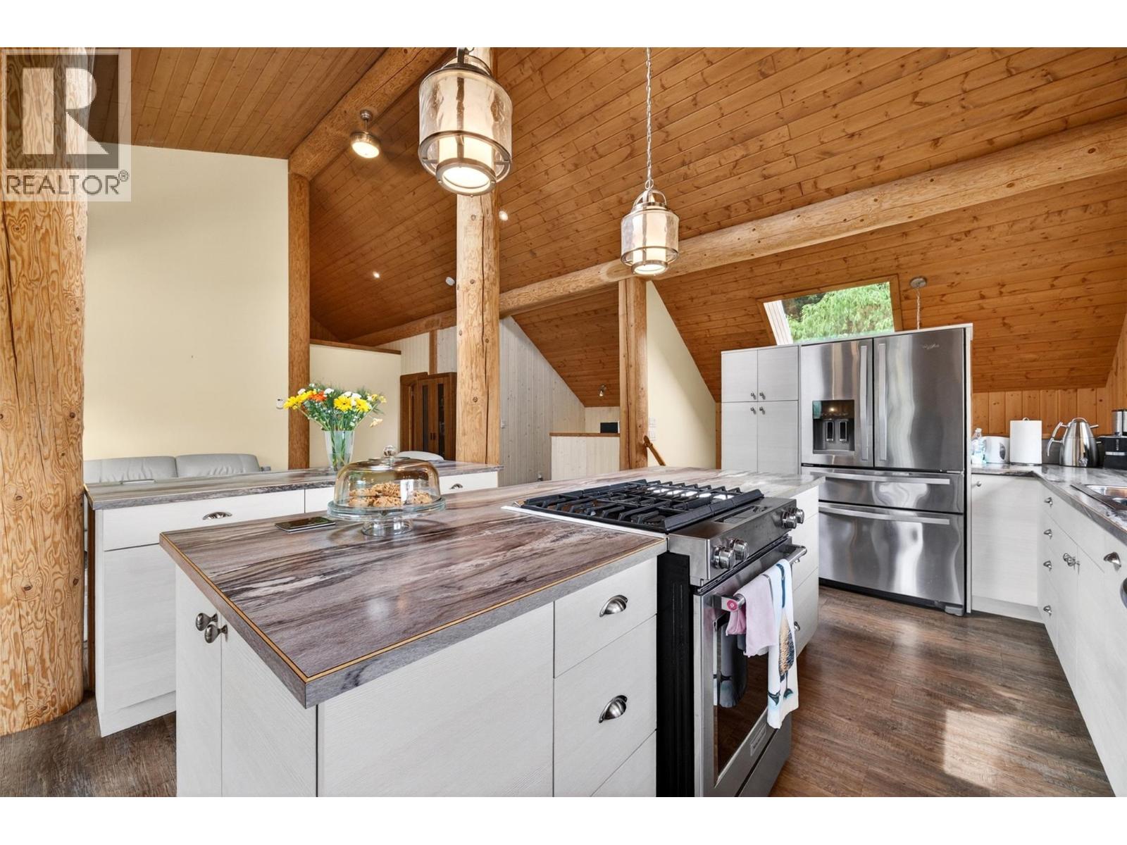 2030 Solsqua-Sicamous Road, Sicamous, British Columbia  V0E 2V4 - Photo 12 - 10389511