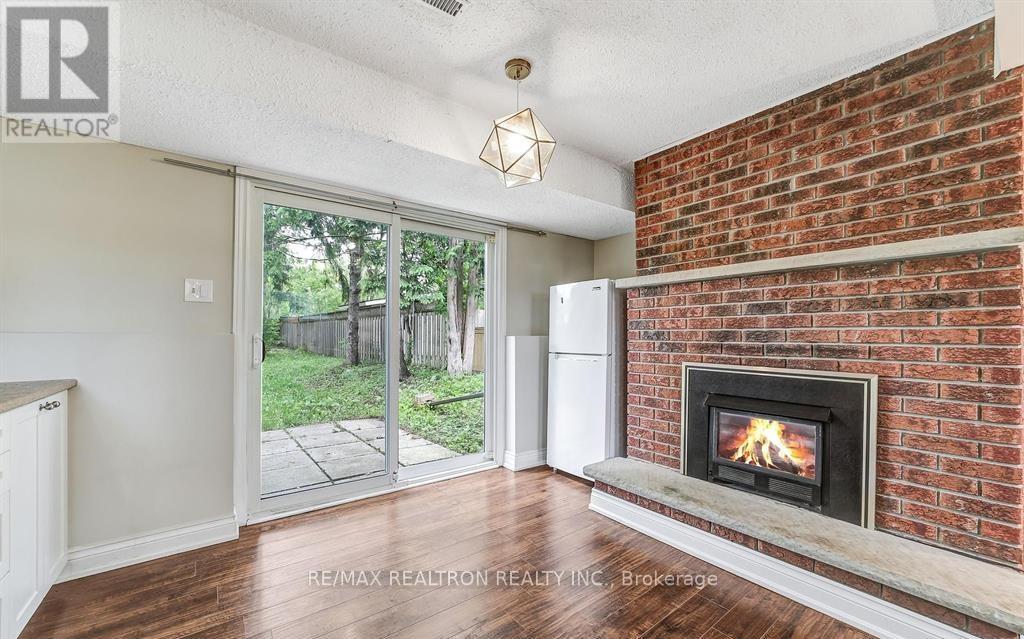 14 Chippawa Court, Barrie, Ontario  L4M 5N8 - Photo 11 - S13236054