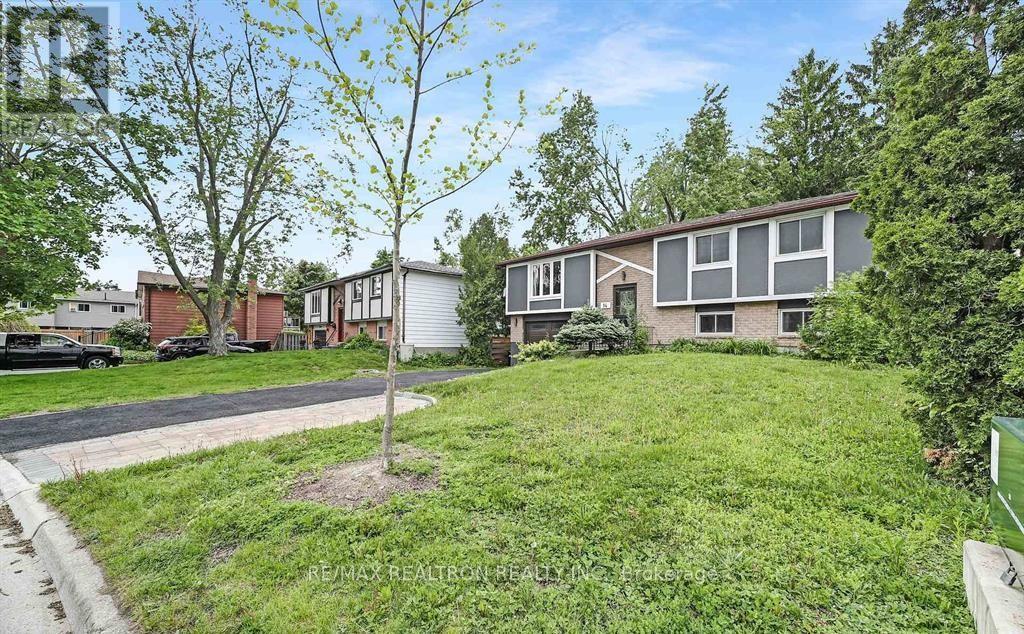 14 Chippawa Court, Barrie, Ontario  L4M 5N8 - Photo 3 - S13236054