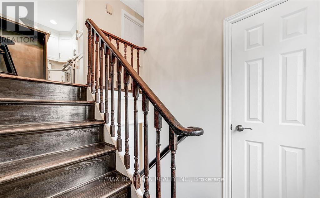 14 Chippawa Court, Barrie, Ontario  L4M 5N8 - Photo 6 - S13236054