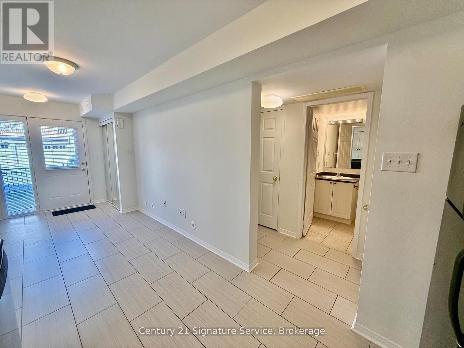 302 - 4975 Southampton Drive, Mississauga, Ontario  L5M 8E5 - Photo 3 - W13235872
