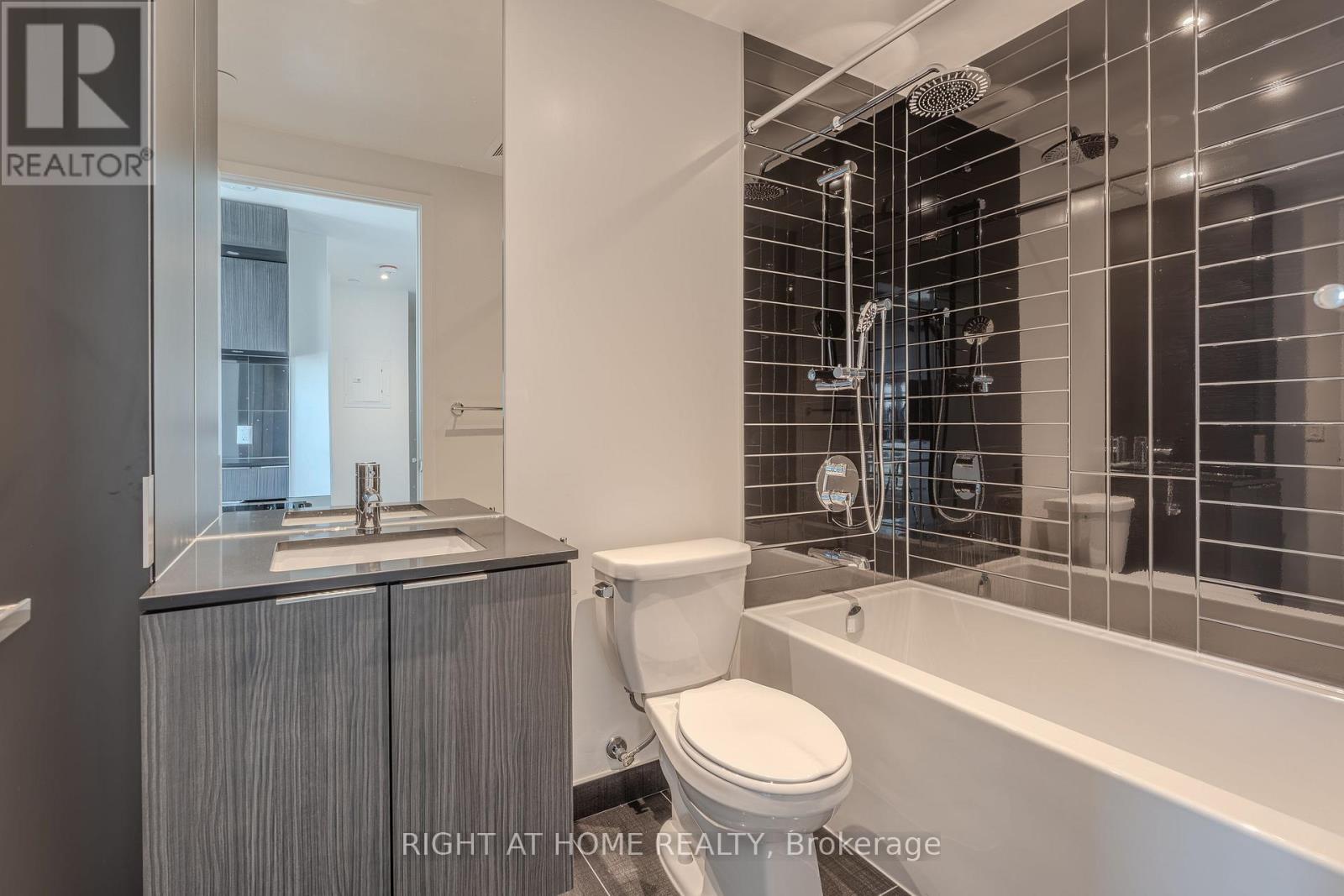 448 Burnhamthorpe Road, Mississauga, Ontario  L5B 4M6 - Photo 15 - W13235938