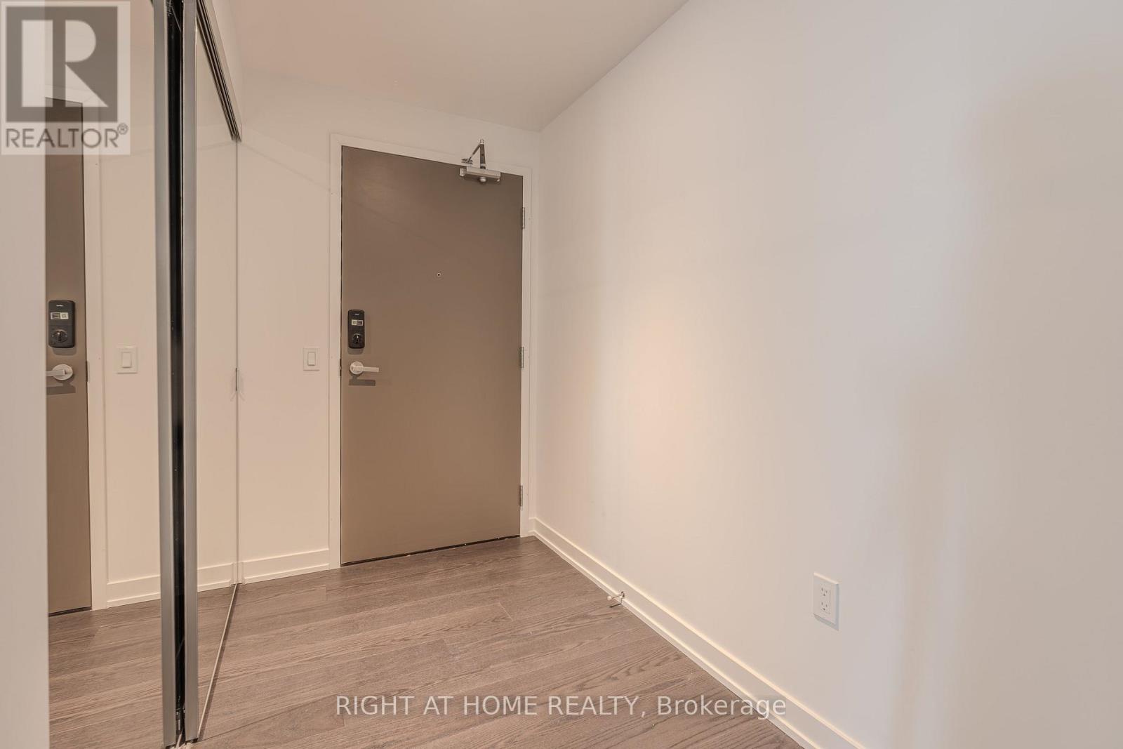 448 Burnhamthorpe Road, Mississauga, Ontario  L5B 4M6 - Photo 3 - W13235938