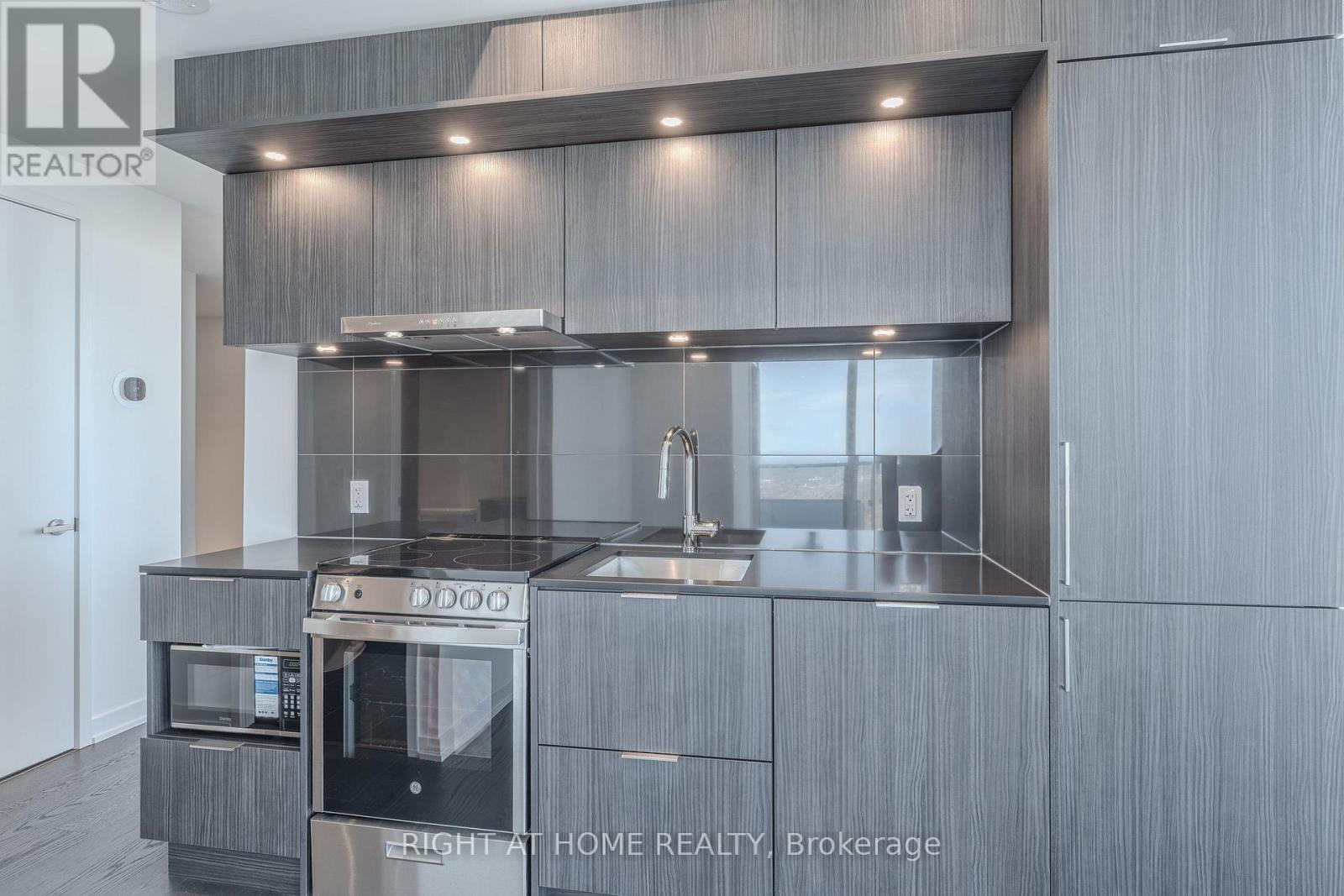 448 Burnhamthorpe Road, Mississauga, Ontario  L5B 4M6 - Photo 4 - W13235938