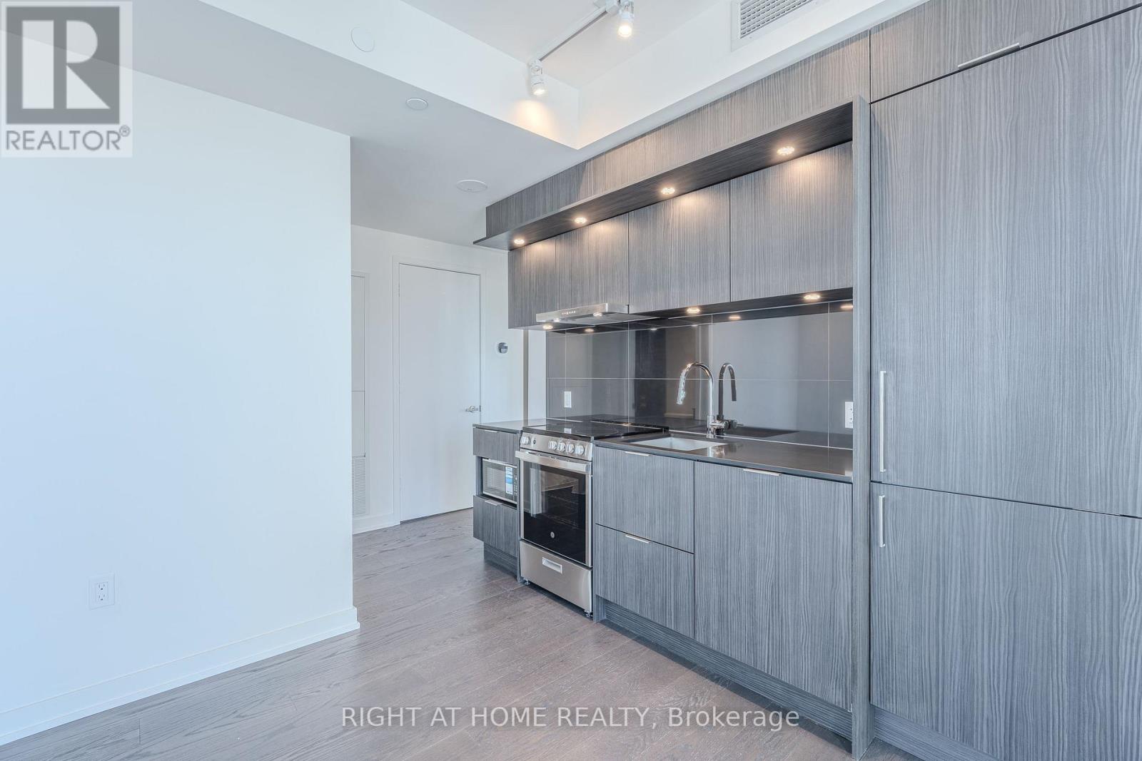 448 Burnhamthorpe Road, Mississauga, Ontario  L5B 4M6 - Photo 5 - W13235938