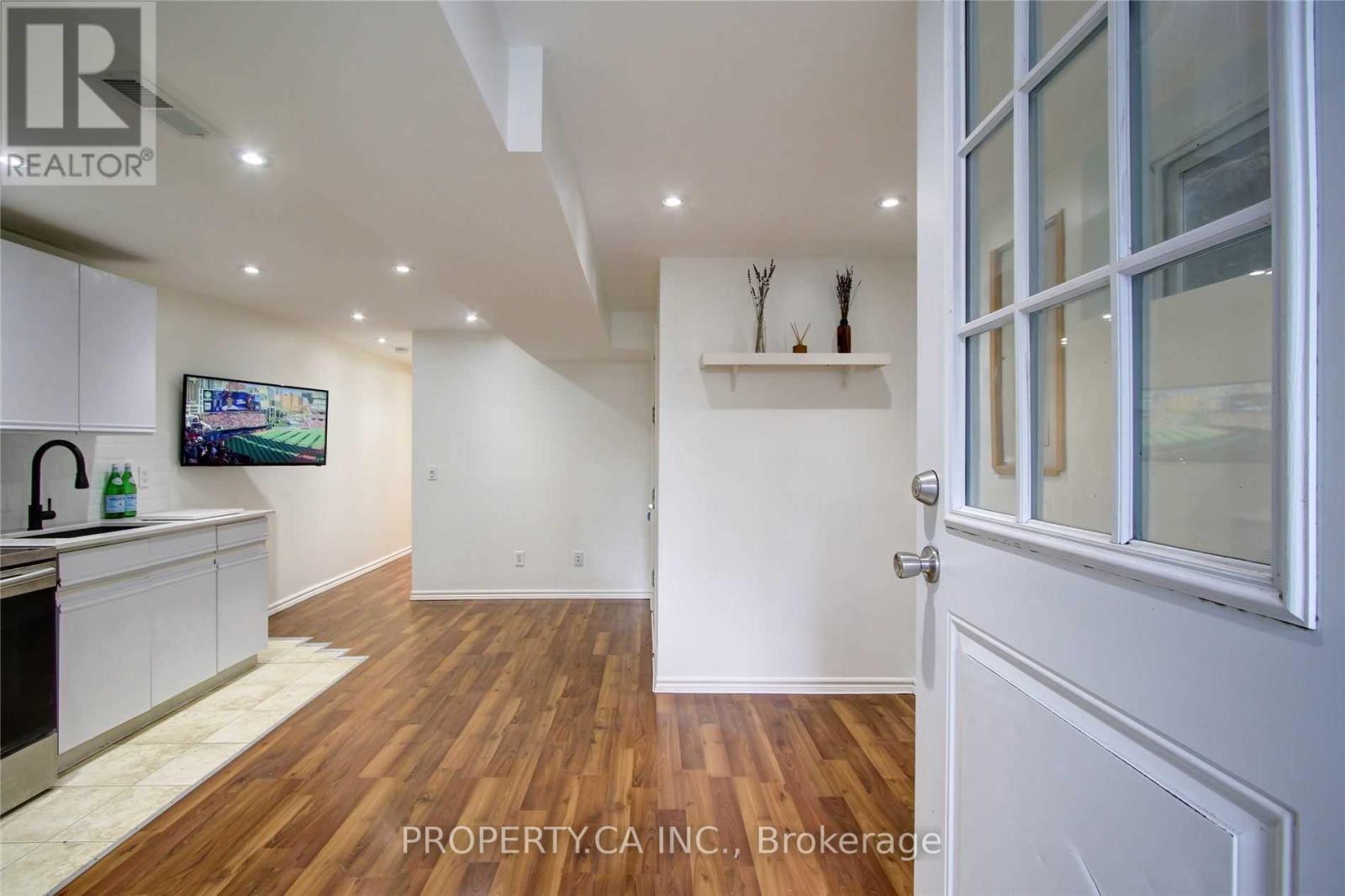 Lower - 1012 Ossington Avenue, Toronto, Ontario  M6G 3V6 - Photo 2 - W13235944