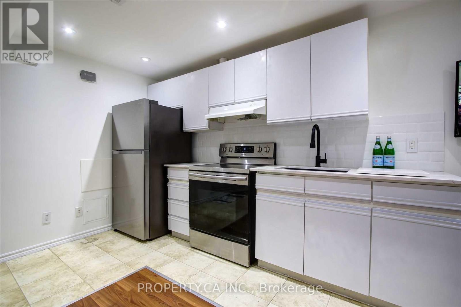Lower - 1012 Ossington Avenue, Toronto, Ontario  M6G 3V6 - Photo 7 - W13235944