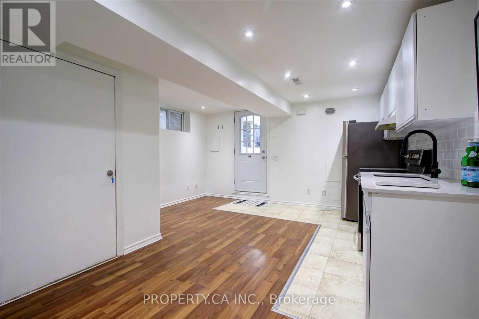 Lower - 1012 Ossington Avenue, Toronto, Ontario  M6G 3V6 - Photo 8 - W13235944
