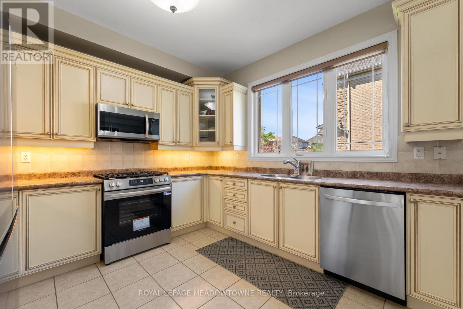 9 Black Bear Trail, Brampton, Ontario  L6Y 5L2 - Photo 11 - W13235958