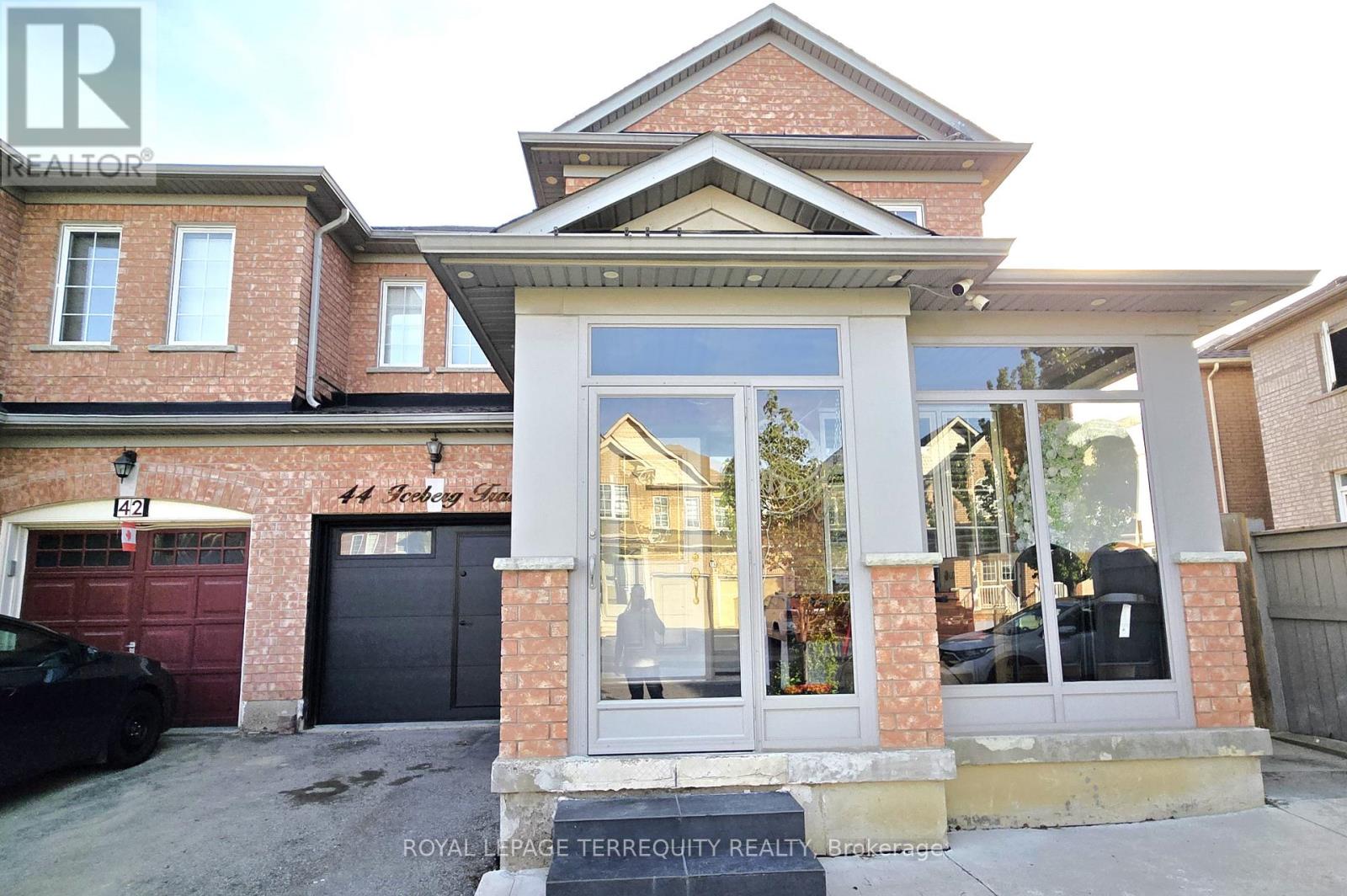 44 Iceberg Trail, Brampton, Ontario  L6R 0J7 - Photo 2 - W13235976