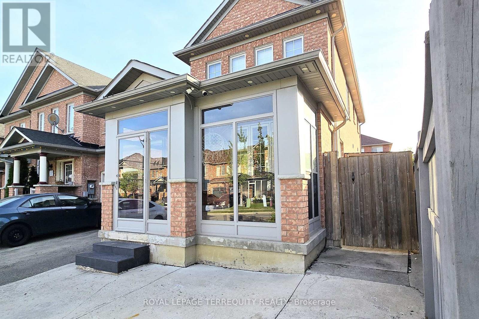 44 Iceberg Trail, Brampton, Ontario  L6R 0J7 - Photo 3 - W13235976