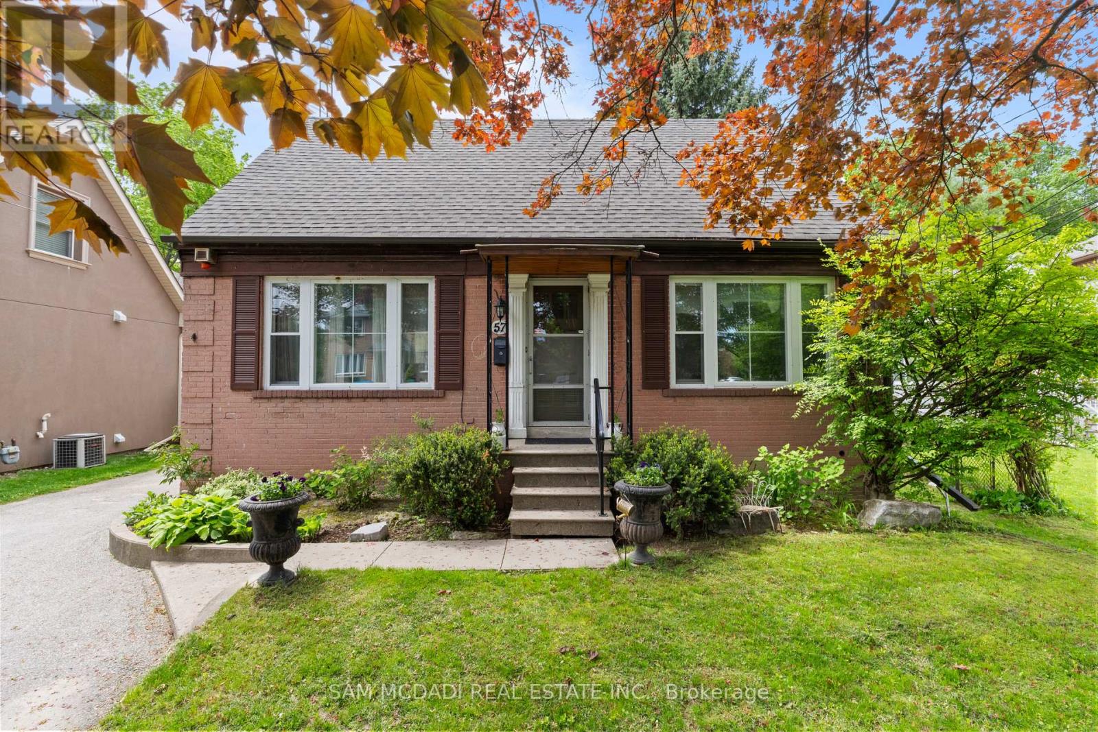 57 Westglen Crescent, Toronto, Ontario M9B 4R2 - Photo 3 - W13236126