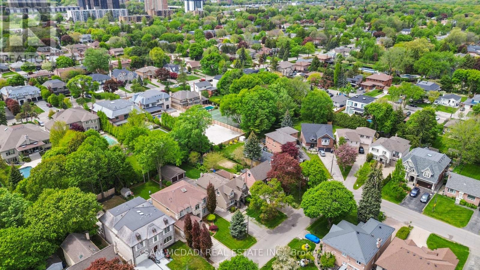 57 Westglen Crescent, Toronto, Ontario M9B 4R2 - Photo 6 - W13236126