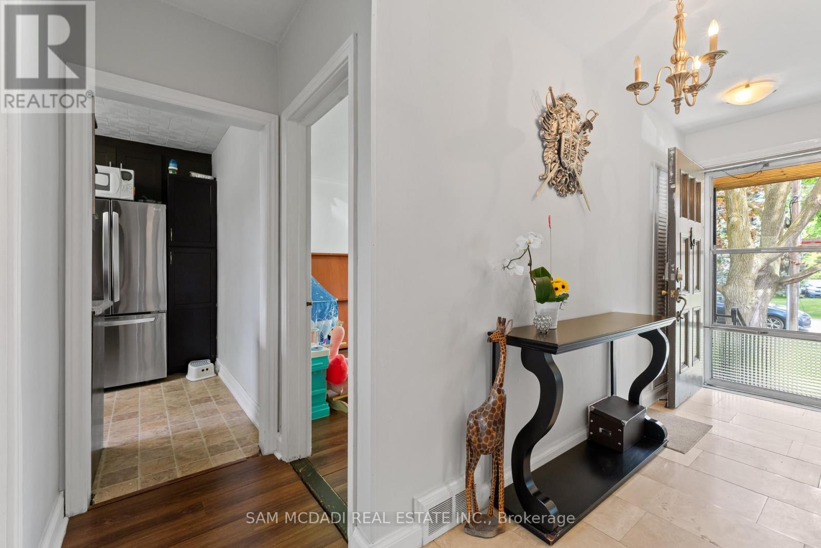57 Westglen Crescent, Toronto, Ontario M9B 4R2 - Photo 9 - W13236126