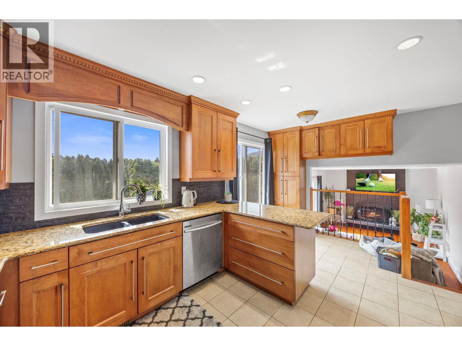 2545 Crestview Road West Kelowna Photo 18