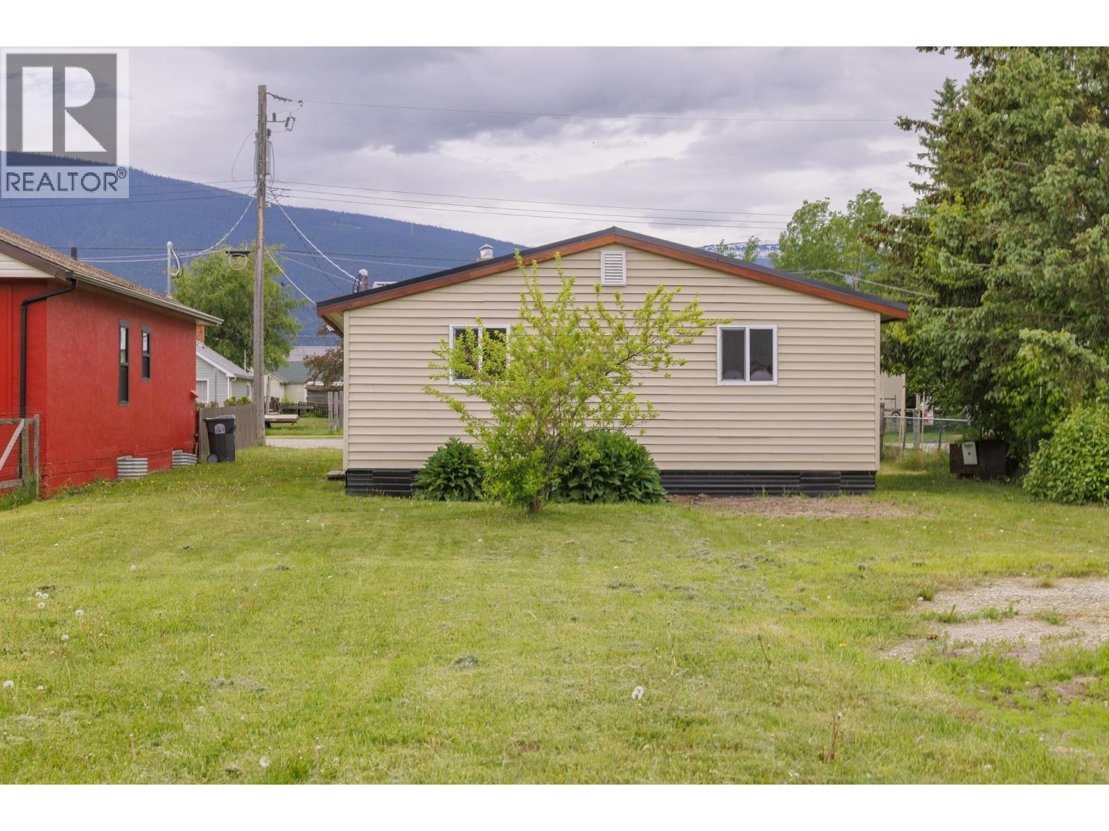 956 4th Avenue, Mcbride, British Columbia  V0J 2E0 - Photo 5 - R3115714