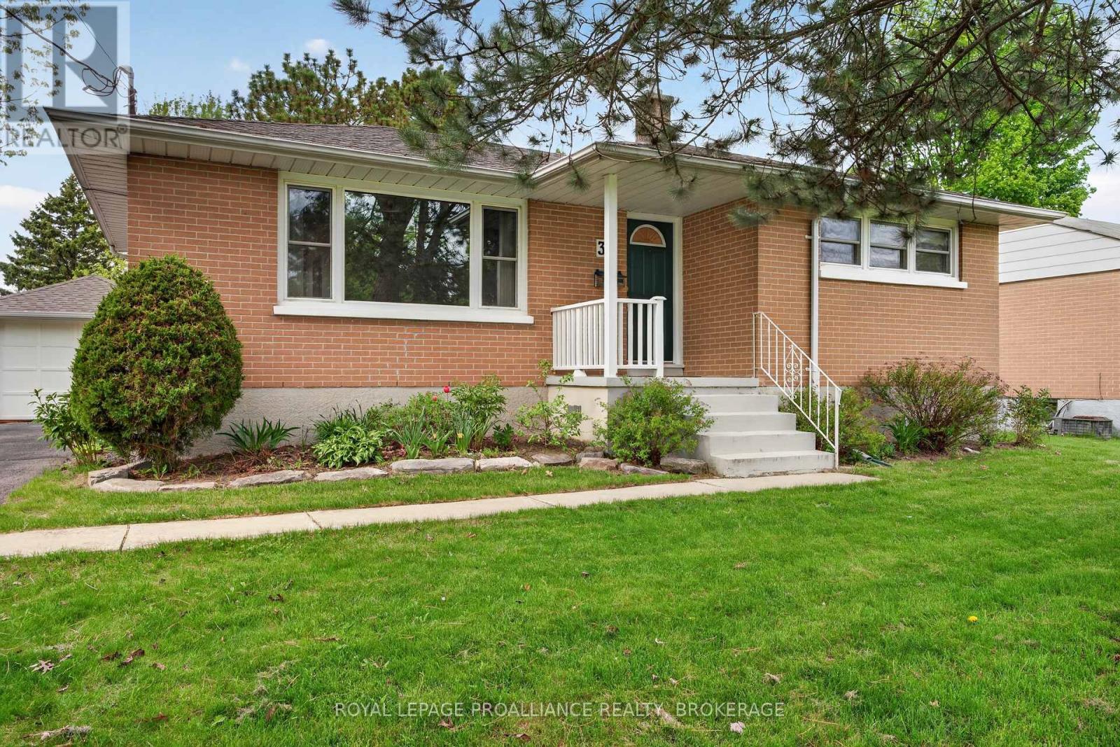 32 Lennox Street, Kingston, Ontario  K7M 4S2 - Photo 2 - X13236152