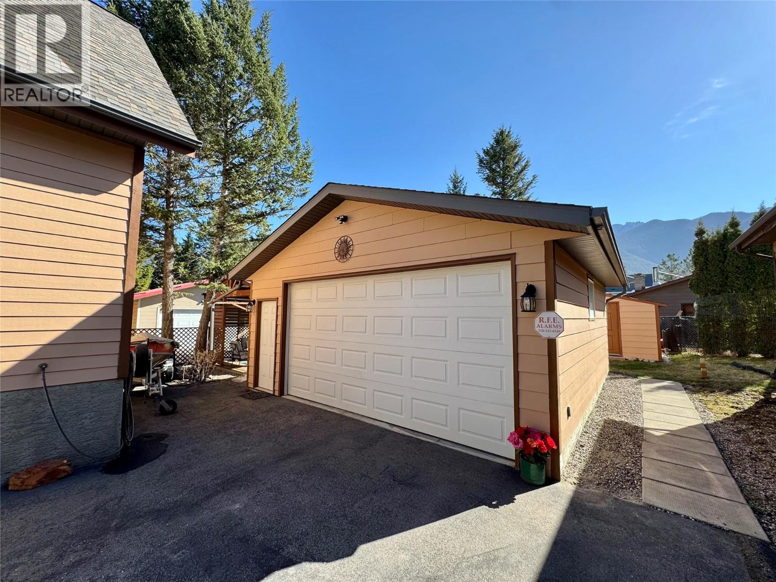 7490 Pine Cone Lane Radium Hot Springs Photo 30 7490 Pine Cone Lane Radium Hot Springs Photo 30