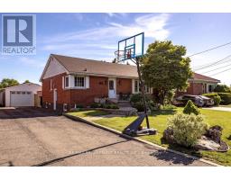 15 FAIRCOURT DRIVE, Hamilton, Ontario