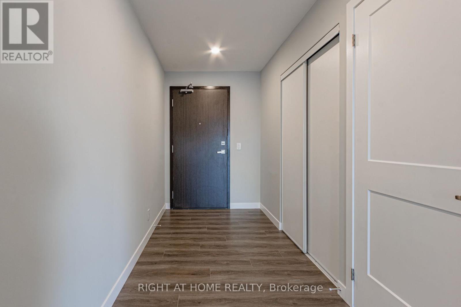 1014 - 15 Queen Street S, Hamilton, Ontario  L8P 3R4 - Photo 2 - X13235956