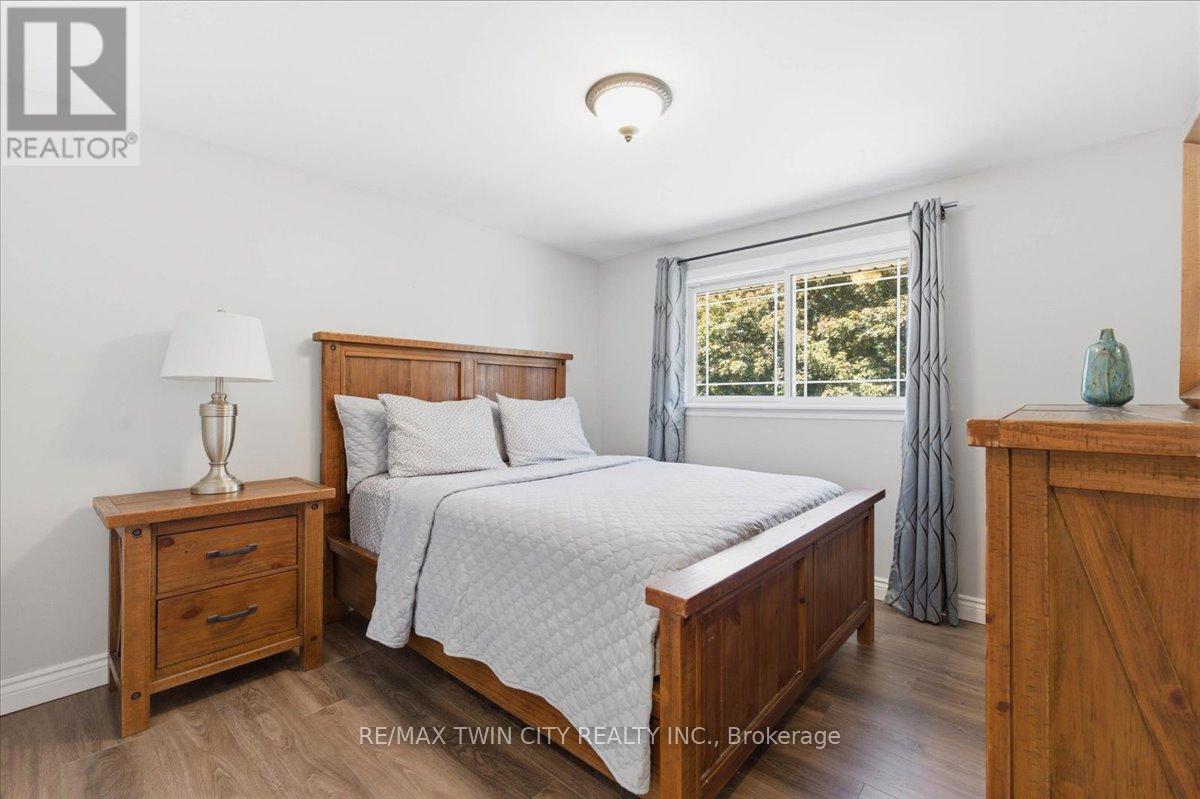 20 Wolfe's Court, Kitchener, Ontario  N2B 2Z1 - Photo 30 - X13236052