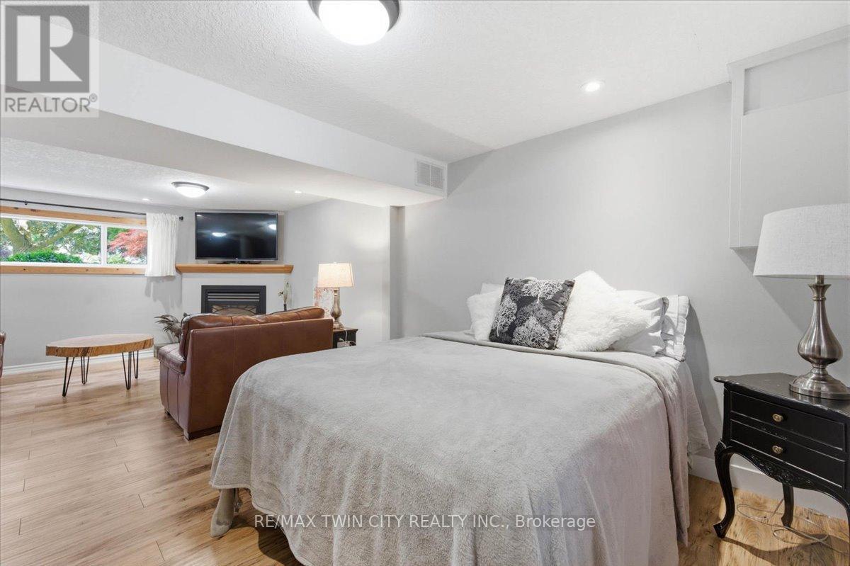 20 Wolfe's Court, Kitchener, Ontario  N2B 2Z1 - Photo 35 - X13236052