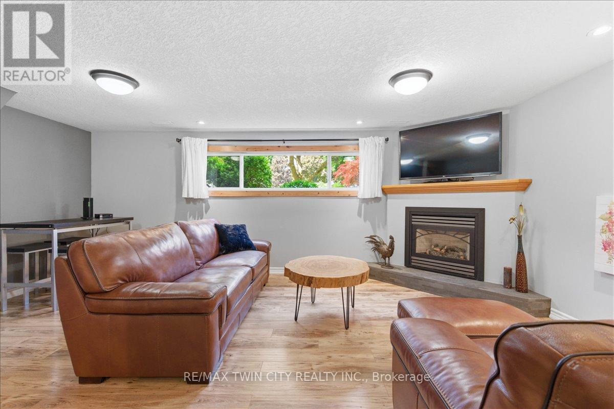 20 Wolfe's Court, Kitchener, Ontario  N2B 2Z1 - Photo 37 - X13236052