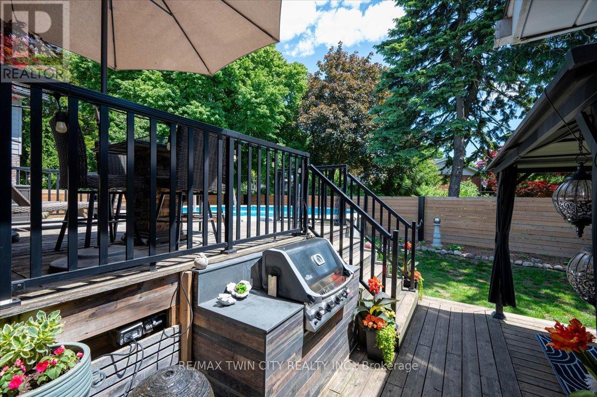 20 Wolfe's Court, Kitchener, Ontario  N2B 2Z1 - Photo 38 - X13236052