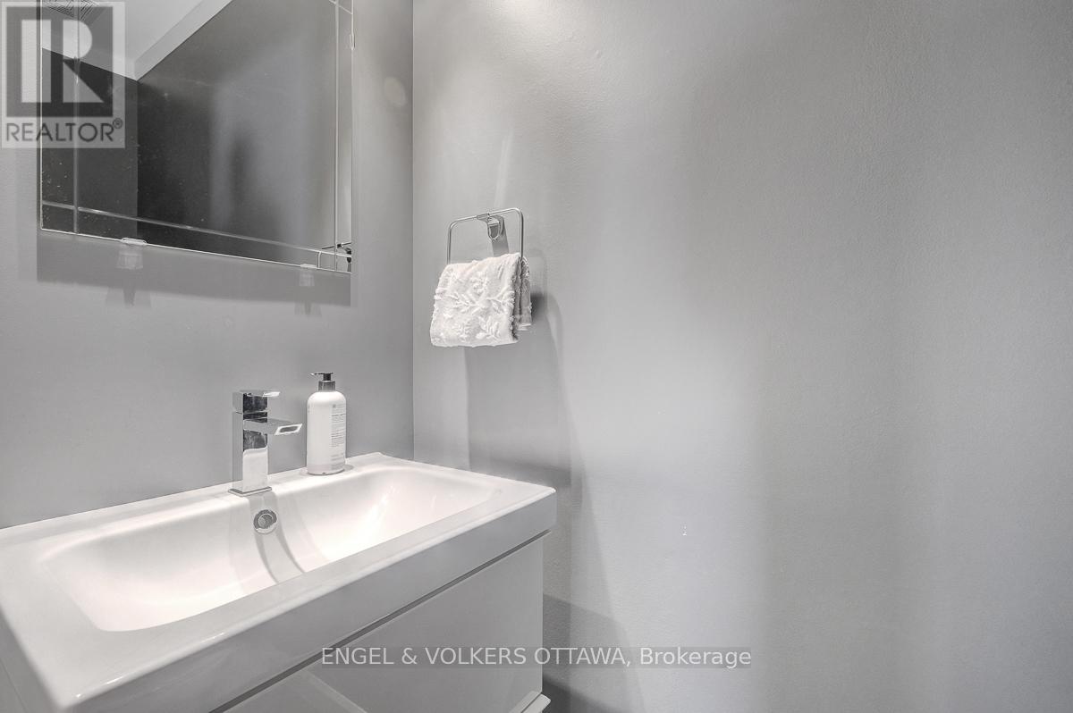 6138 Vineyard Drive, Ottawa, Ontario  K1C 2N6 - Photo 23 - X13236136