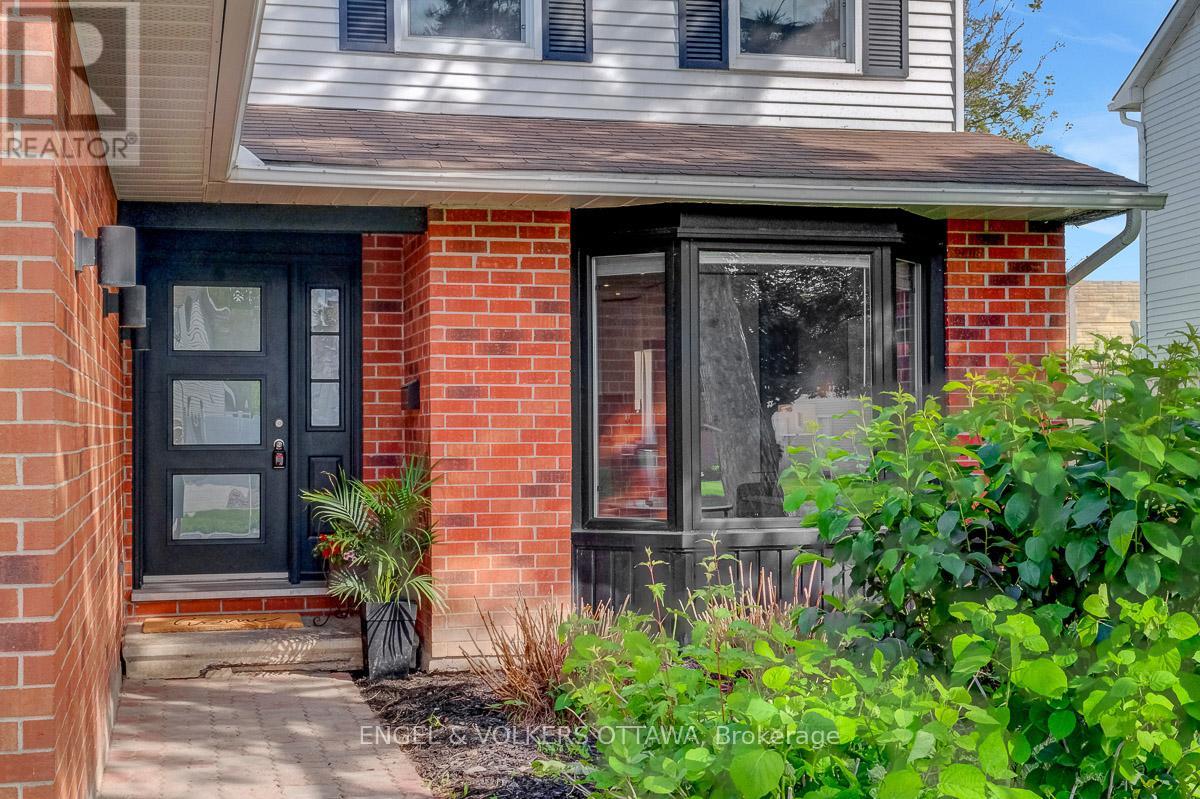 6138 Vineyard Drive, Ottawa, Ontario  K1C 2N6 - Photo 3 - X13236136