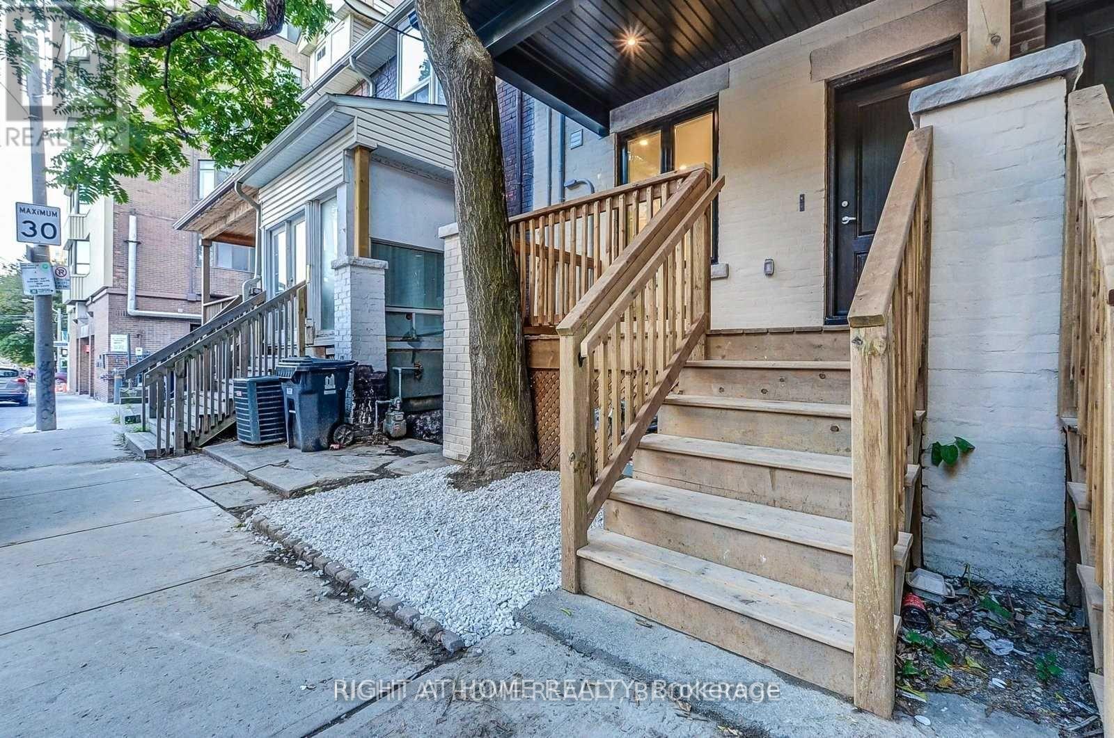 UPPER - 186 MUTUAL STREET, Toronto, Ontario