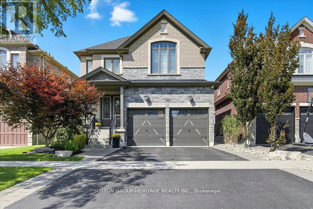 22 Glengowan Street, Whitby, Ontario  L1R 0K9 - Photo 2 - E13236244