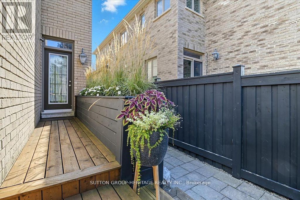 22 Glengowan Street, Whitby, Ontario  L1R 0K9 - Photo 37 - E13236244
