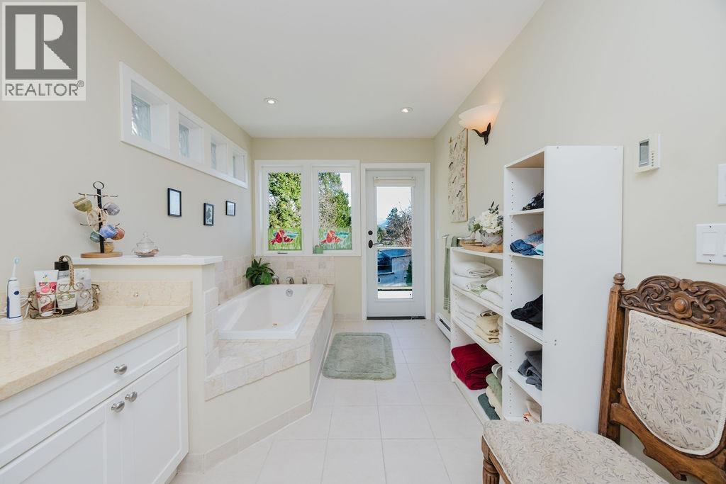 773 Franklin Road, Gibsons, British Columbia  V0N 1V8 - Photo 32 - R3131756