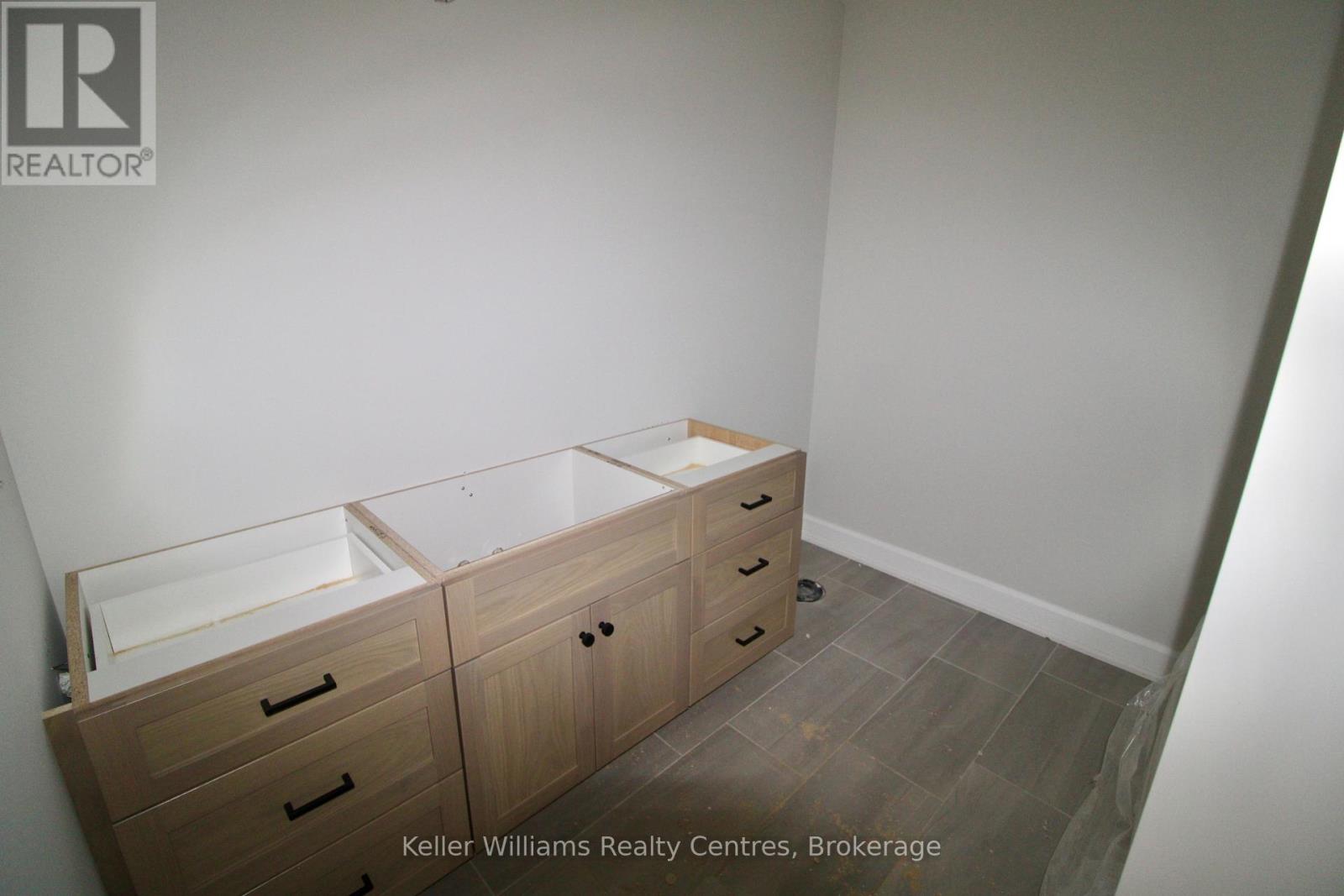 719 18th Street, Hanover, Ontario  N4N 0C7 - Photo 15 - X13236186