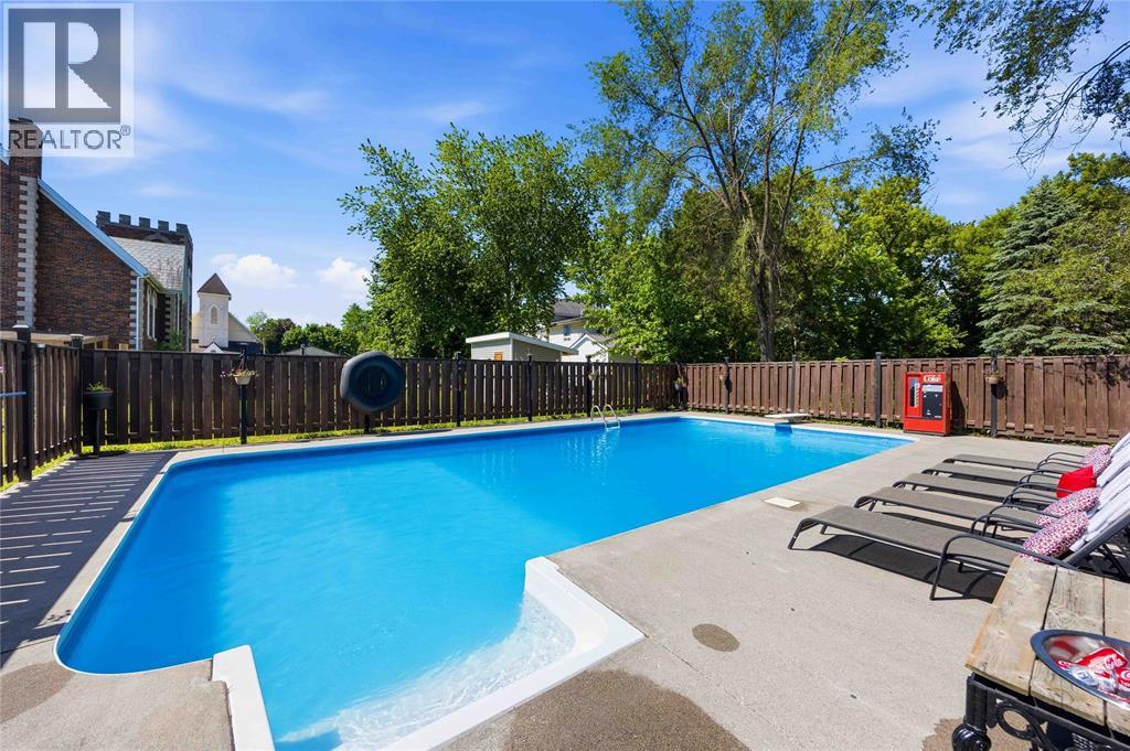 554 Niagara Street, Plympton-Wyoming, Ontario  N0N 1T0 - Photo 43 - 26013010