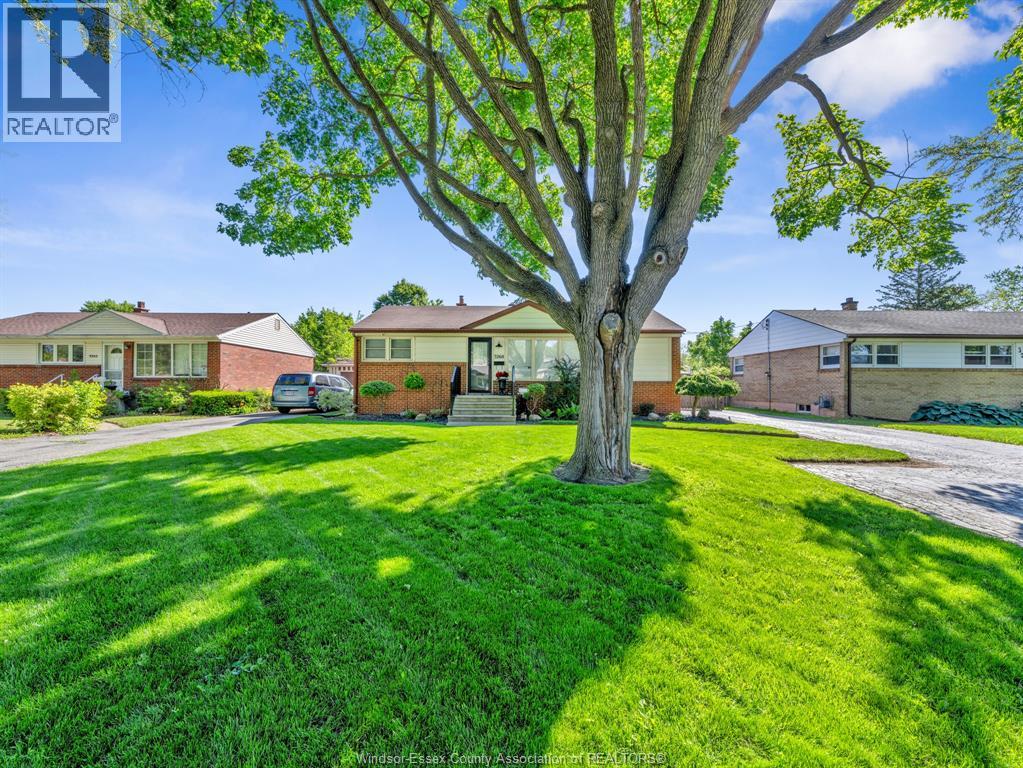 3268 Virginia Park, Windsor, Ontario  N9E 2C3 - Photo 2 - 26012972